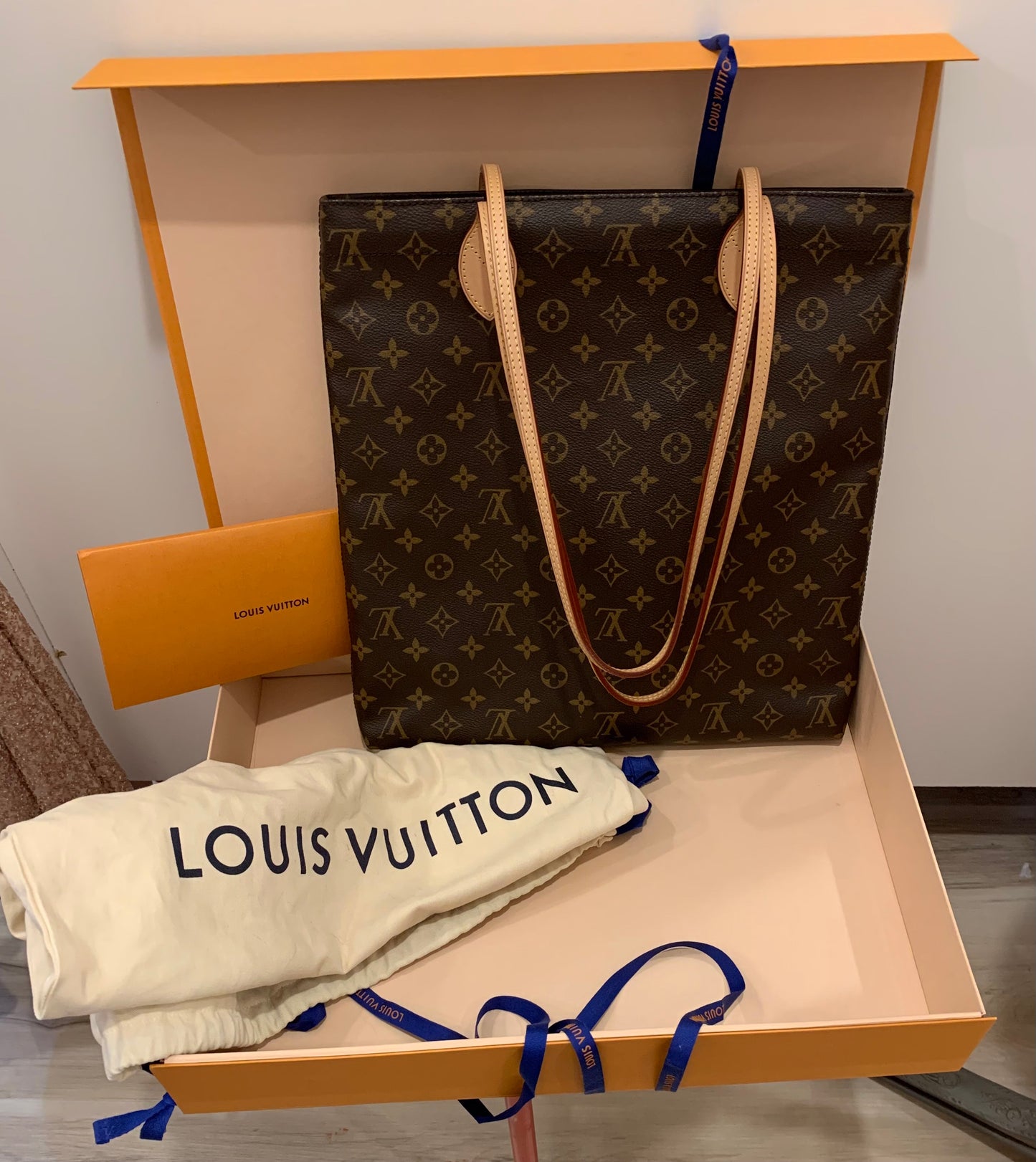 LOUIS VUITTON Bag